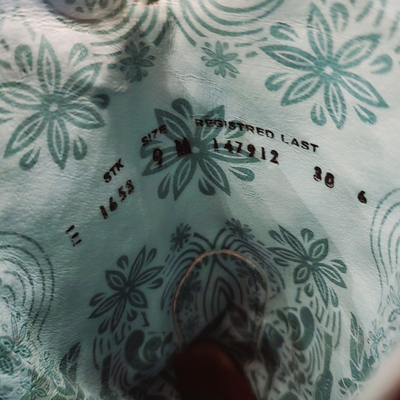 Corral Embroidered Skull Western Boots - Picture 5 of 10